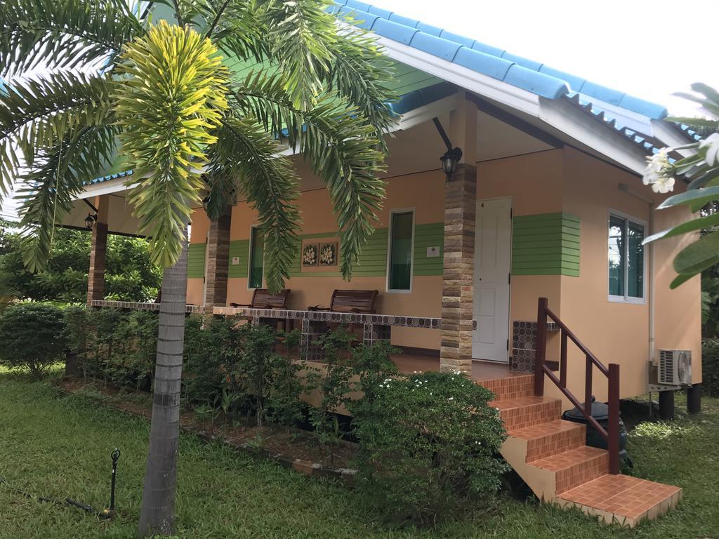 Sangtong Beach Resort Laem Sing Exterior foto