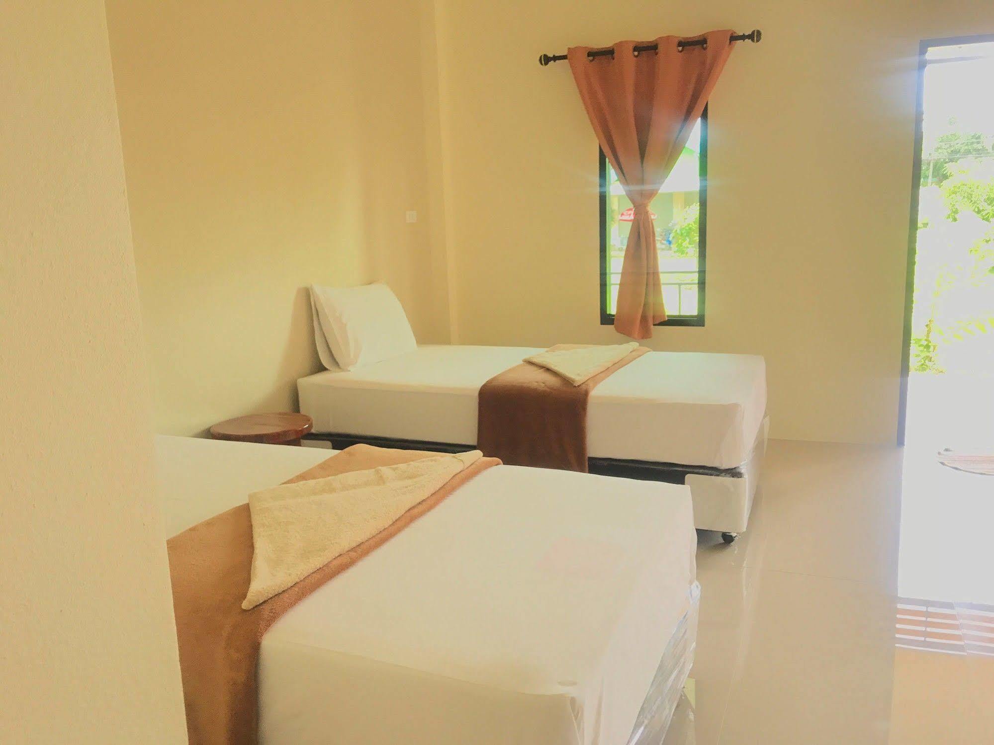 Sangtong Beach Resort Laem Sing Exterior foto