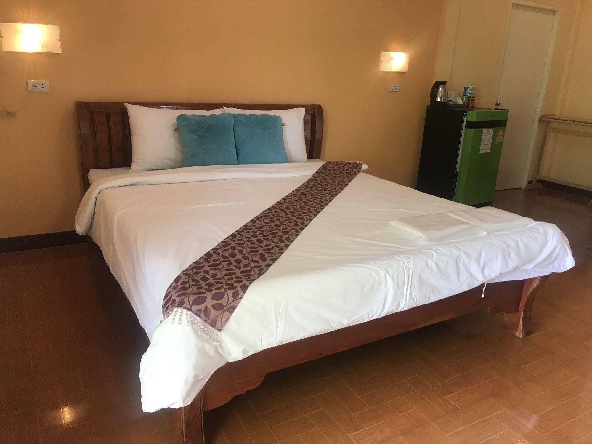 Sangtong Beach Resort Laem Sing Exterior foto