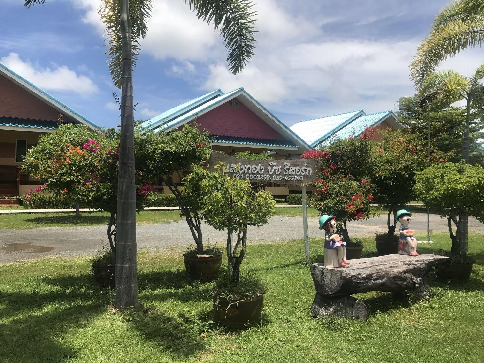 Sangtong Beach Resort Laem Sing Exterior foto