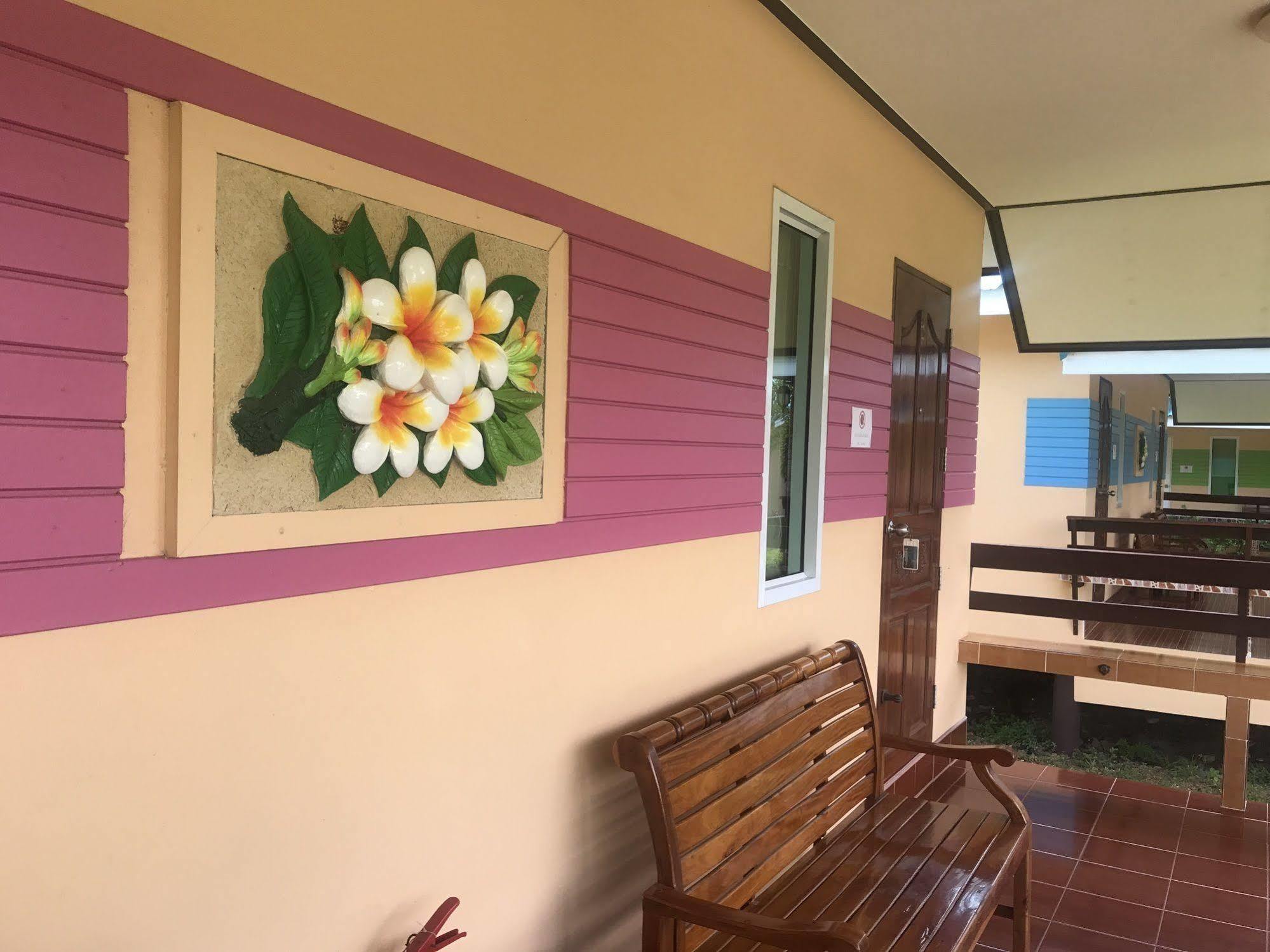 Sangtong Beach Resort Laem Sing Exterior foto
